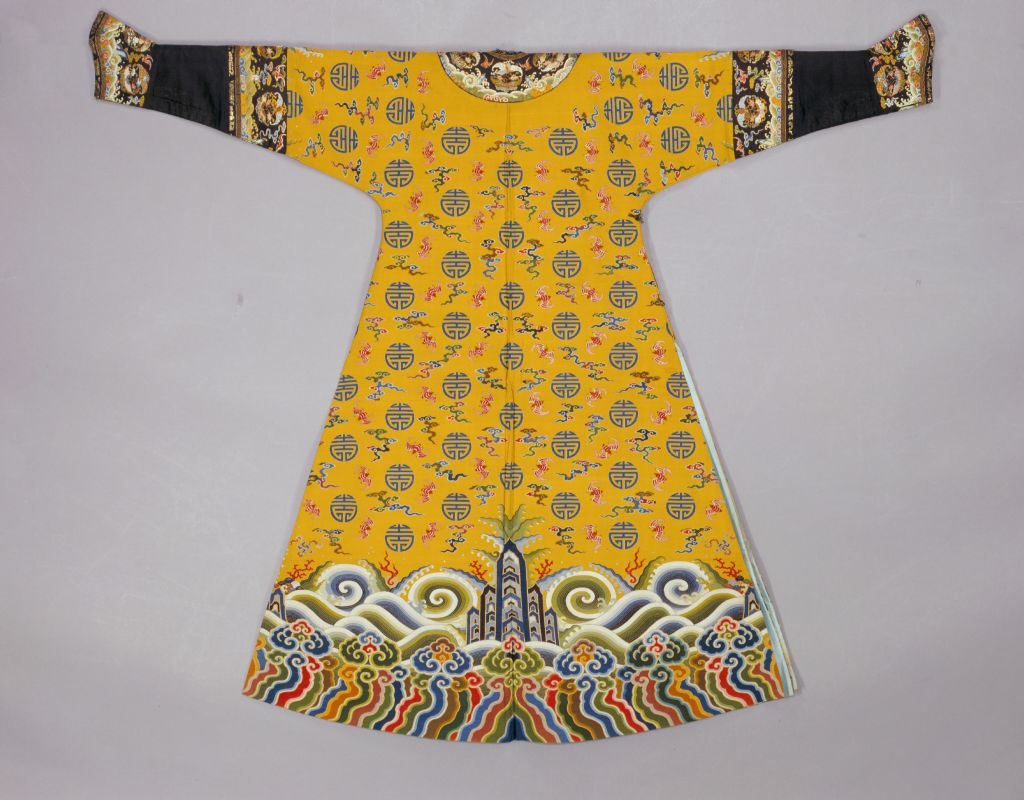 图片[2]-Yellow tapestry cloud bat longevity robe-China Archive